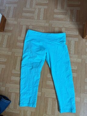 lululemon athletica Bright Turquoise Capri Jeggings